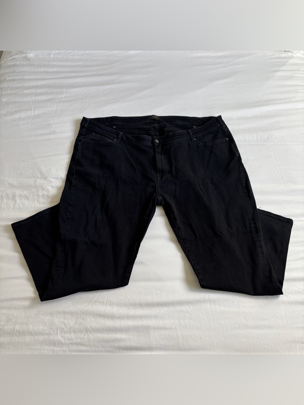 european-made men's classic black straight-leg jeans
